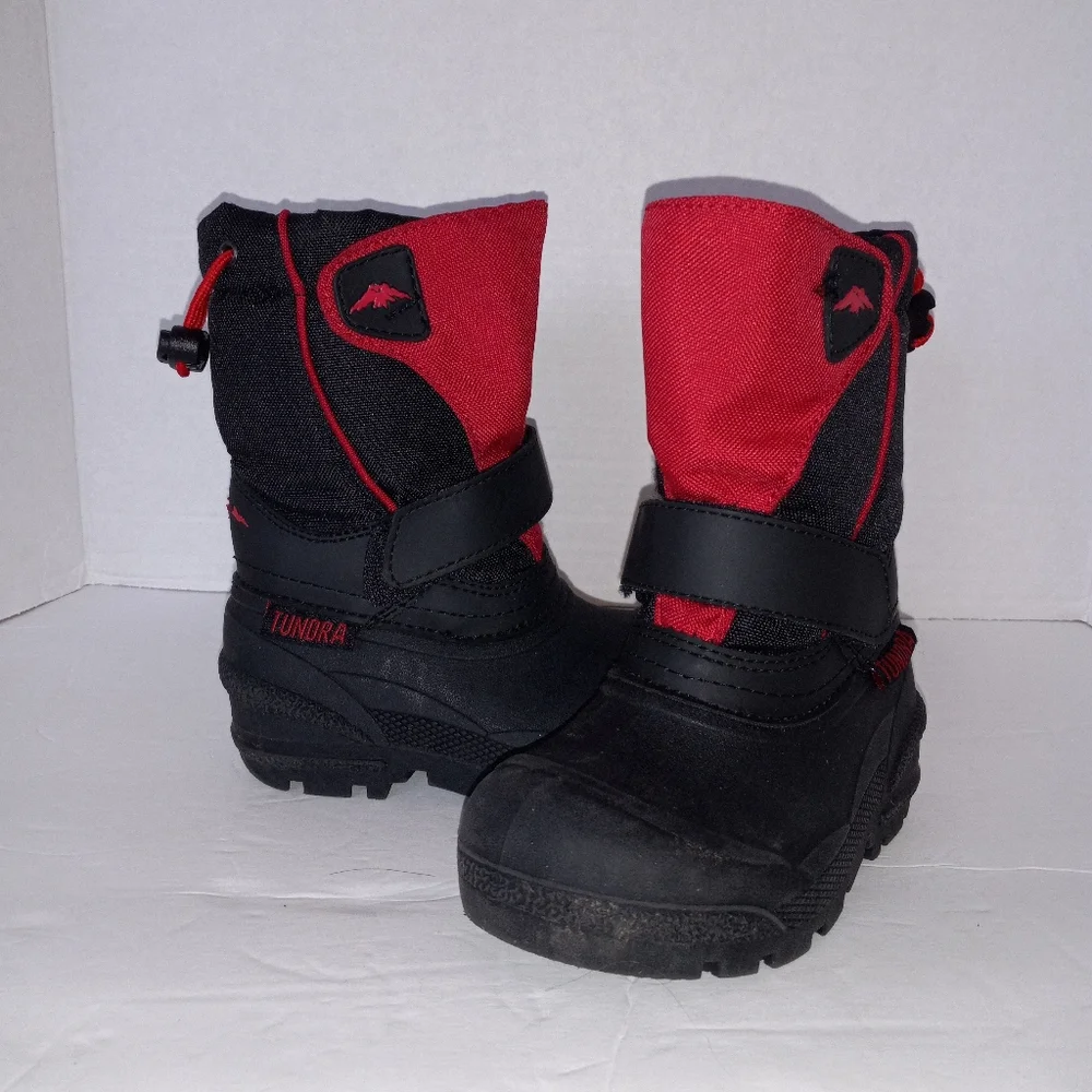 Tundra slip on winter boots for little boys. Water resistant mid c…